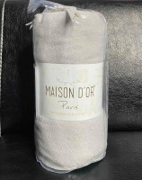 Махровая простынь на резинке Maison D'or Светло-серая 180x200 см с наволочками 