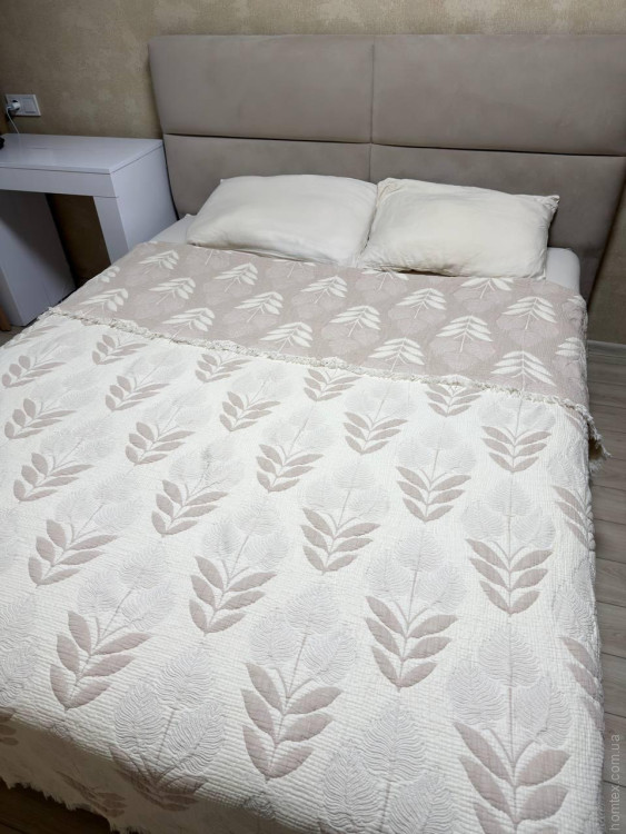 Муслиновое покрывало Moss Home 230x250 см Листики крем - беж