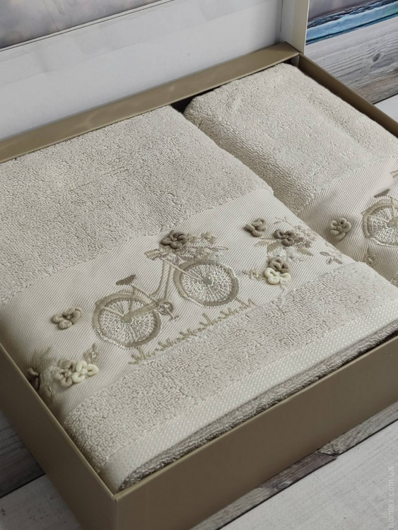 Набор махровых полотенец Pupilla из 2-х штук 50х90 см + 70х140 см с 3Д вышивкой, модель 16 Набор махровых полотенец Pupilla из 2-х штук 50х90 см + 70х140 см с 3Д вышивкой, модель 16