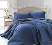 Покрывало жаккардовое Saheser Liv navy blue 240х260 см с наволочками