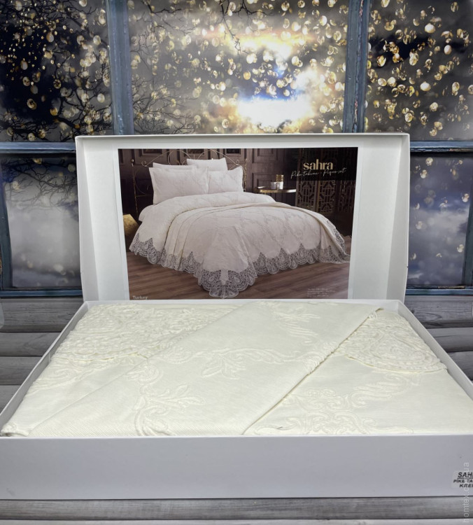 Покривало з наволочками та простирадлом Sahra 240х260 см оксамитовим мереживом молочне Покривало з наволочками та простирадлом Sahra 240х260 см оксамитовим мереживом молочне