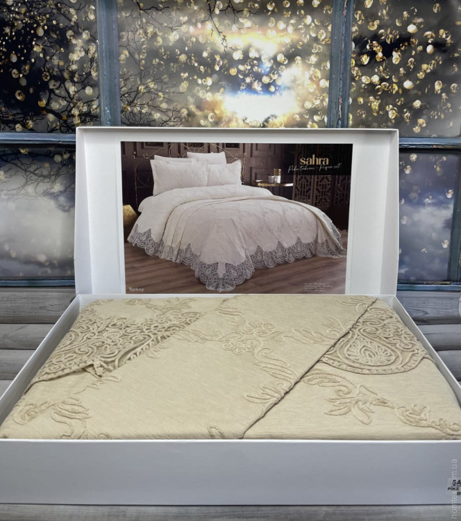 Покривало з наволочками та простирадлом Sahra 240х260 см оксамитовим мереживом бежеве Покривало з наволочками та простирадлом Sahra 240х260 см оксамитовим мереживом бежеве