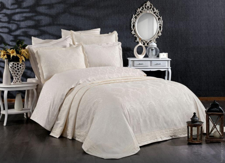 Покрывало жаккардовое с кружевом Finezza Home Diva krem 250x260  см  с наволочками 50х70 см молочное
