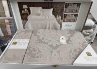Покривало жакардове Moda Box Polina 240x260 см бежеве з наволочками