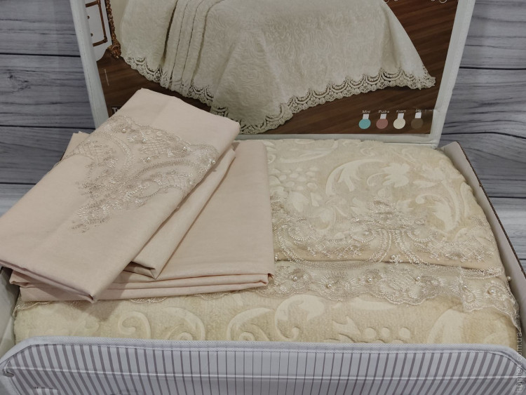 Покривало акрилове з мереживом Estima Home 220x240 см з наволочками бежеве