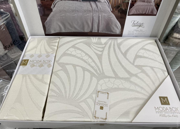 Покривало жакардове Moda Box Taliye 240x260 см молочне з наволочками