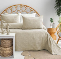 Покрывало жаккардовое Saheser Zeta beige 240х260 см с наволочками бамбуковое