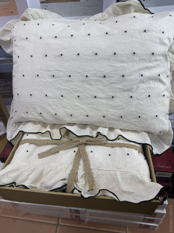 Постільна білизна варена бавовна Gold Soft Life молочна з точкою євро з рюшами