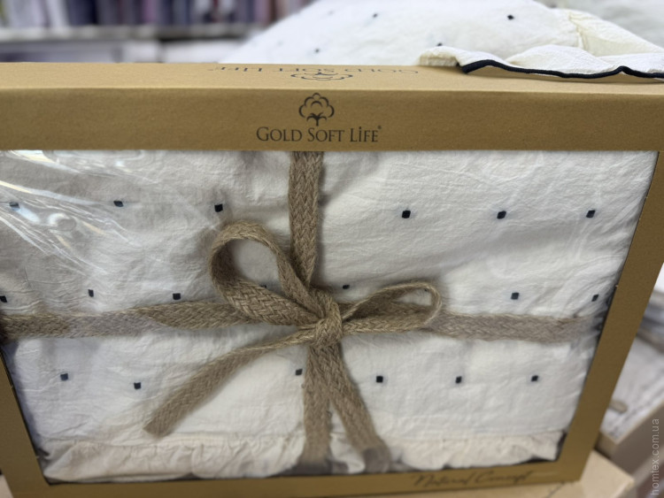 Постільна білизна варена бавовна Gold Soft Life молочна з точкою євро з рюшами