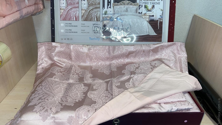 Покрывало жаккардовое Miss Bella Yelena pudra 240x260 см с наволочками