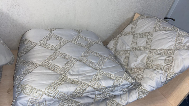 Стьобане покривало Bemek Yagmur світло-сіре 260х265 см з наволочками
