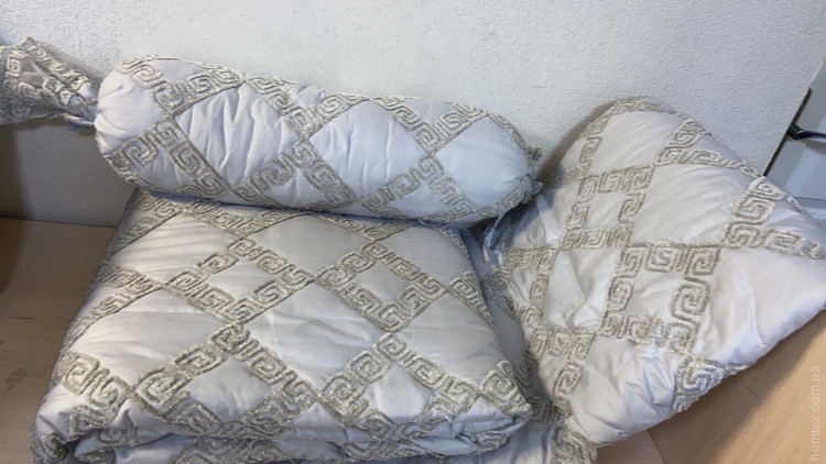 Стьобане покривало Bemek Yagmur світло-сіре 260х265 см з наволочками