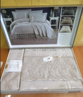 Покрывало жаккардовое с кружевом Moda Box Cosem 240x260 см с наволочками бежевое