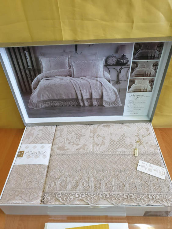 Покрывало жаккардовое с кружевом Moda Box Meryem 240x260 см с наволочками бежевое