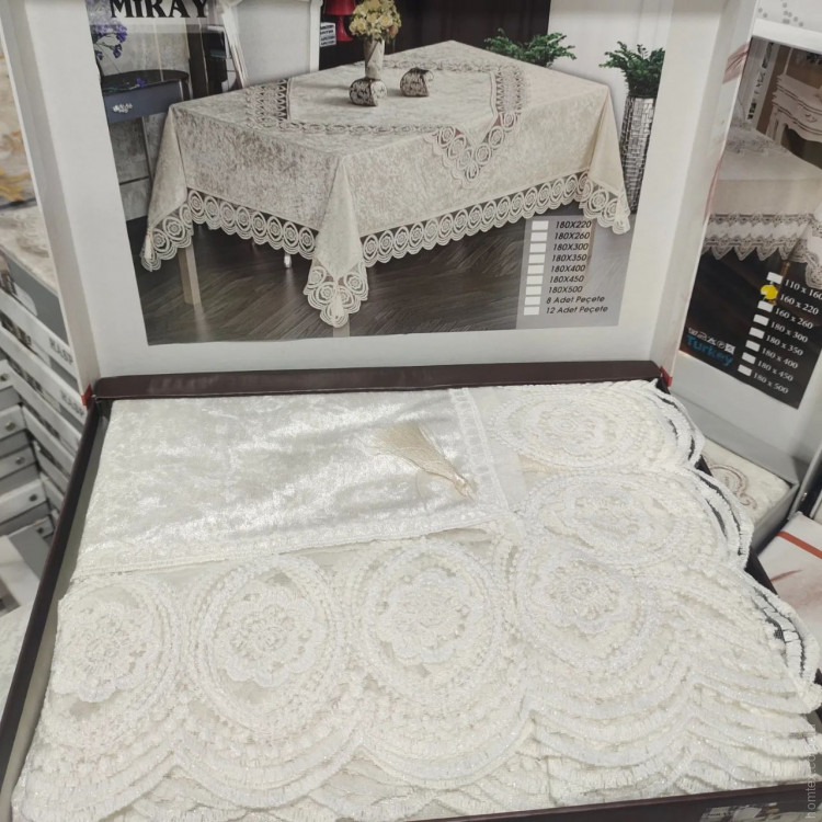 Бархатная скатерть Haspen Miray 180x220 см молочная