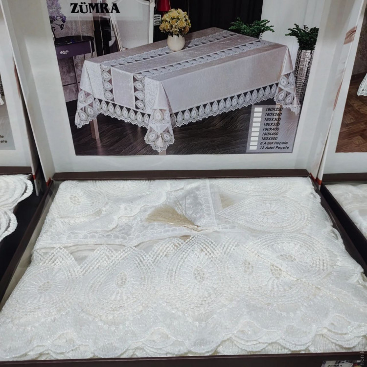 Бархатная скатерть Haspen Zumra 180x220 см молочная