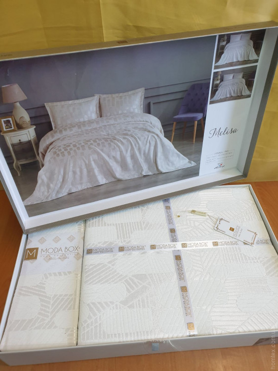 Покривало жакардове Moda Box Melisa 240x260 см з наволочками молочне