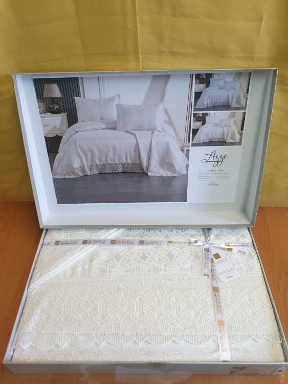 Покрывало жаккардовое с кружевом Moda Box Azze 240x260 см с наволочками молочное