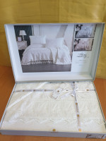 Покрывало жаккардовое с кружевом Moda Box Akay 240x260 см с наволочками молочное