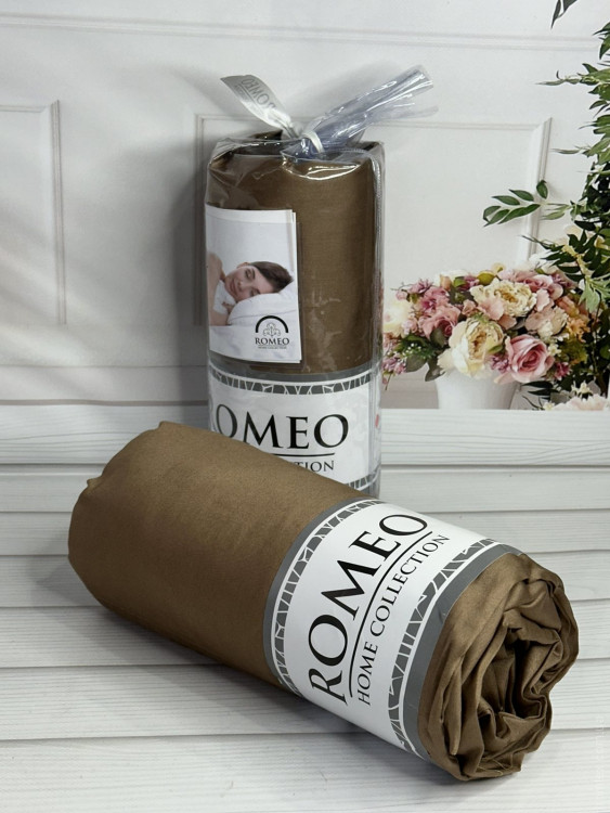 Простирадло сатинова Romeo Home 180x200+30 см з наволочками коричнева