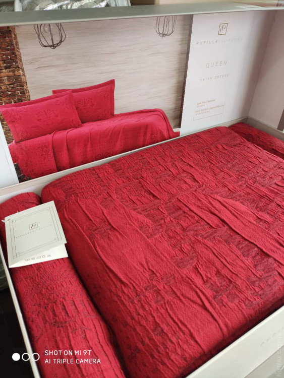 Покривало з наволочками Pupilla Queen червоне 250x260 см