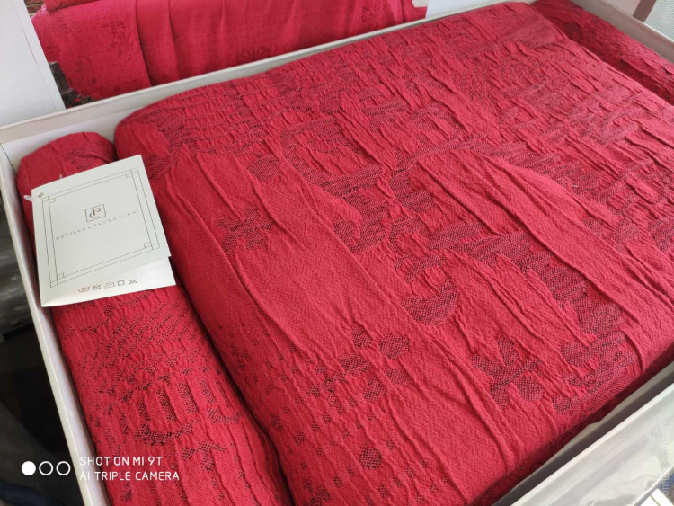 Покривало з наволочками Pupilla Queen червоне 250x260 см