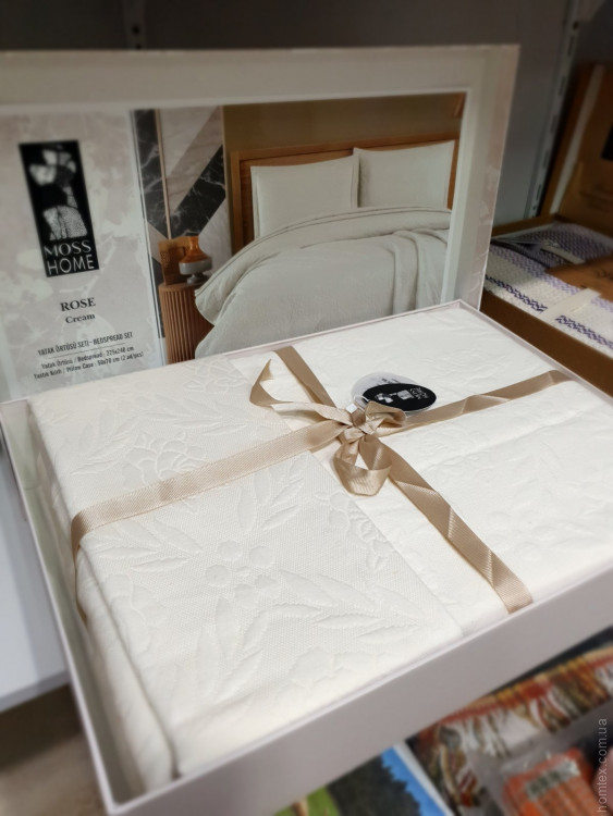 Покрывало с наволочками с рельефным узором Moss Home Rose cream 225х240 см