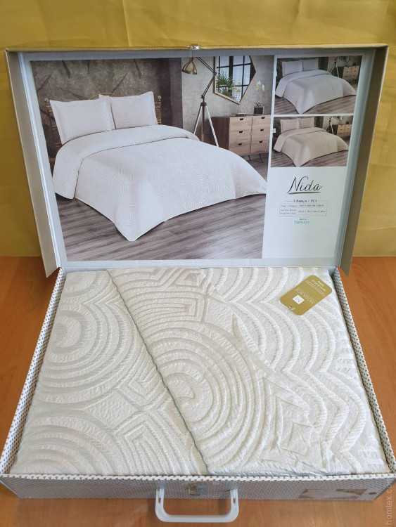 Покривало жакардове Moda Box Nida 240x260 см з наволочками молочне