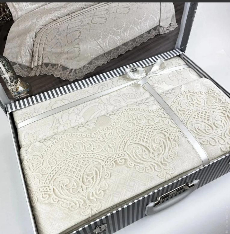 Покрывало жаккардовое с кружевом 260x260 см KC Home Vendy Krem