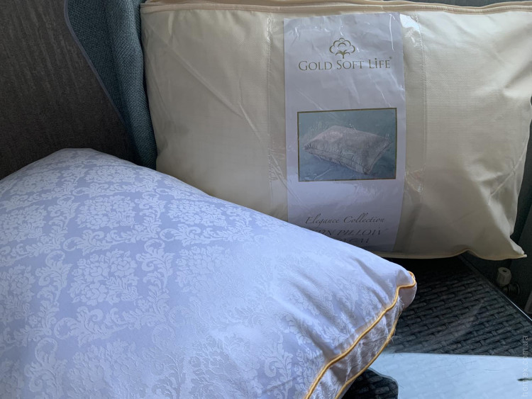 Подушка антиалергенна Gold Soft Life SATIN 50x70 см