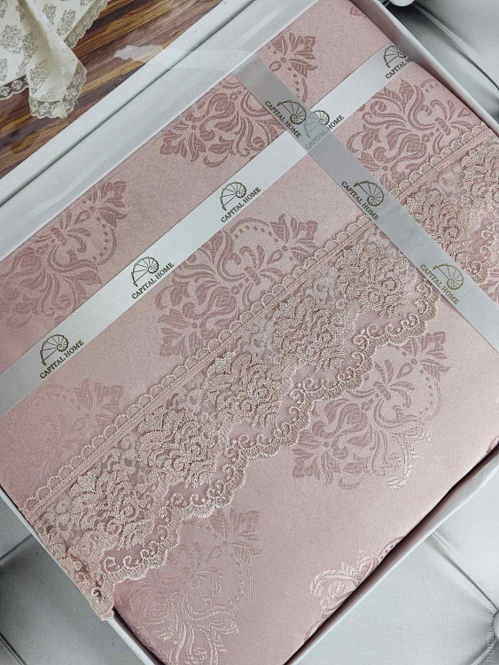 Скатерть тефлоновая Capital Home Damask пудра с кружевом 160x220 см