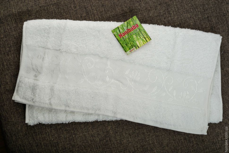 Доска полотенца. Бамбуковые белые полотенца. Кухонные полотенца бамбук. Белое махровое полотенце 70х140. Полотенце махровое 50х90 белый.