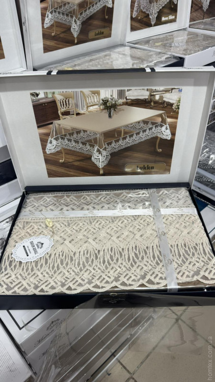 Скатерть силиконовая прямоугольная Maison Royale Lukka 160х220 см с кружевом, модель 6 Скатерть силиконовая прямоугольная Maison Royale Lukka 160х220 см с кружевом, модель 6