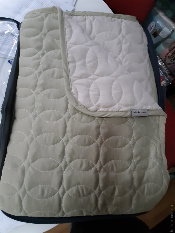 Покрывало Вилюта стеганое двустороннее Дуэт Бежево-оливковое 140x210 см Покрывало Вилюта стеганое двустороннее Дуэт Бежево-оливковое 140x210 см