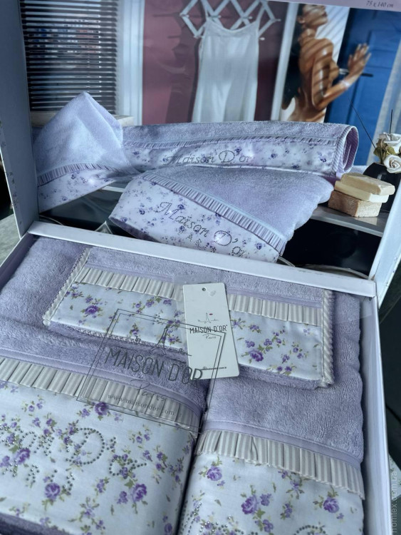 Набор полотенец Maison D'or ROSES TOWEL SET модель 2 из 3-х шт (30x50 см, 50x100 см, 85x150 см) Набор полотенец Maison D'or ROSES TOWEL SET модель 2 из 3-х шт (30x50 см, 50x100 см, 85x150 см)