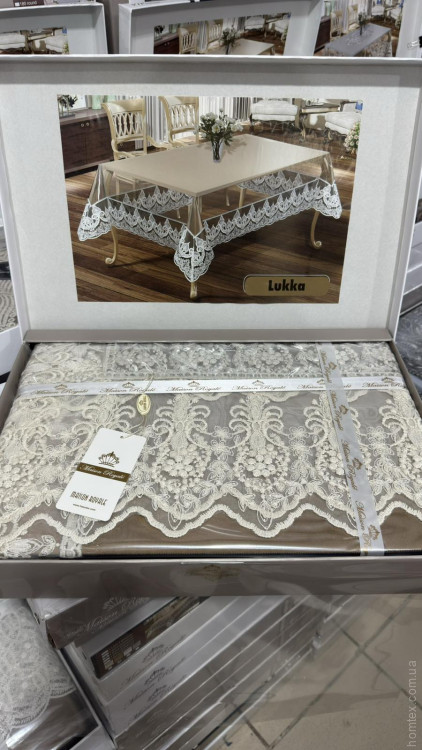 Скатерть силиконовая прямоугольная Maison Royale Lukka 160х220 см с кружевом, модель 8 Скатерть силиконовая прямоугольная Maison Royale Lukka 160х220 см с кружевом, модель 8