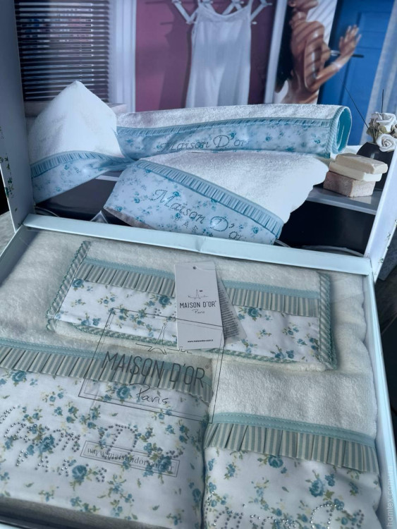 Набор полотенец Maison D'or ROSES TOWEL SET модель 3 из 3-х шт (30x50 см, 50x100 см, 85x150 см) Набор полотенец Maison D'or ROSES TOWEL SET модель 3 из 3-х шт (30x50 см, 50x100 см, 85x150 см)