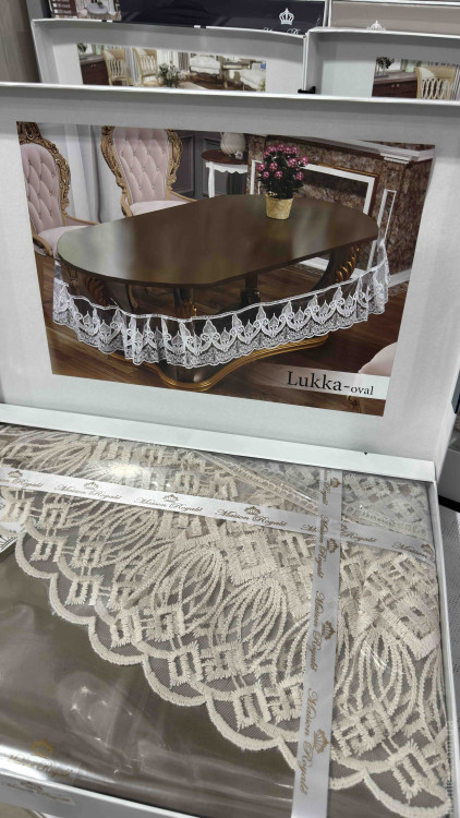 Скатерть силиконовая овальная Maison Royale Lukka 160х220 см с кружевом, модель 1 Скатерть силиконовая овальная Maison Royale Lukka 160х220 см с кружевом, модель 1