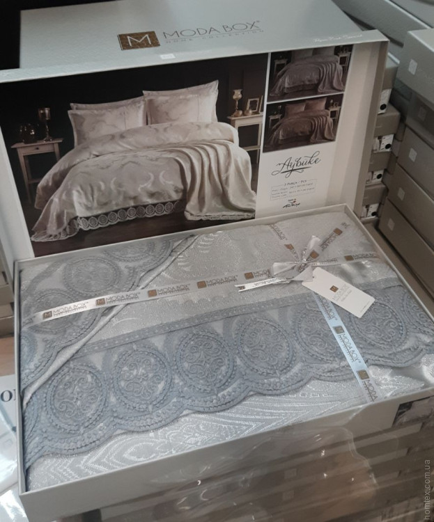 Покрывало жаккардовое с кружевом Moda Box Aybuke 240x260 см с наволочками серое Покрывало жаккардовое с кружевом Moda Box Aybuke 240x260 см с наволочками серое