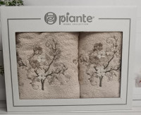 Набір махрових рушників Piante Home із двох штук 50х90+70х140 см з вишивкою модель 24 Набір махрових рушників Piante Home із двох штук 50х90+70х140 см з вишивкою модель 24