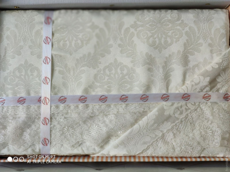 Покрывало жаккардовое Karina Homme Seda krem 250x260 см 