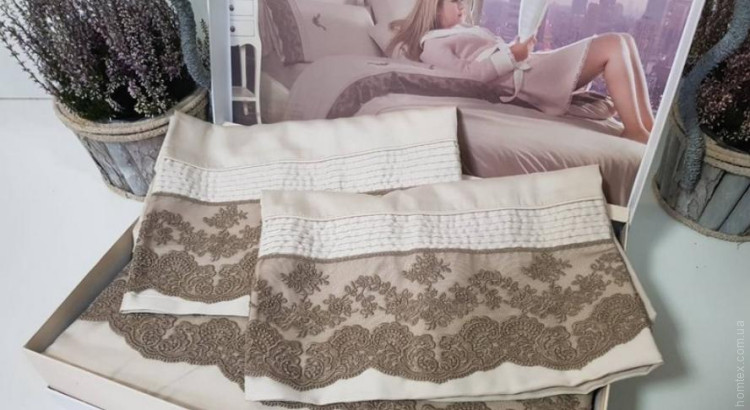 Постільна білизна Maison Dor Helena бежева євро з мереживом