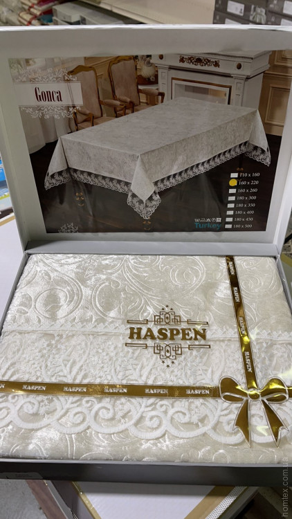 Велюровая скатерть Haspen Gonca 160x220 см с гипюром кремовая
